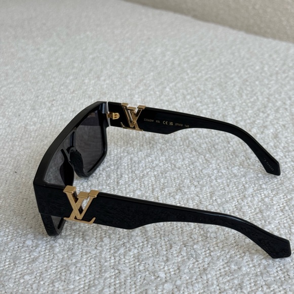 Louis Vuitton Black Sleek Square Sunglasses authentic - Picture 6 of 8